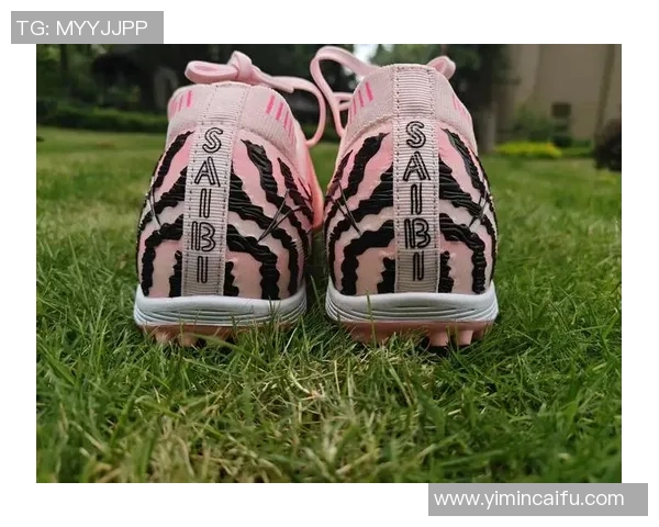 足球明星日常穿搭揭秘鞋子选择与时尚潮流的完美结合